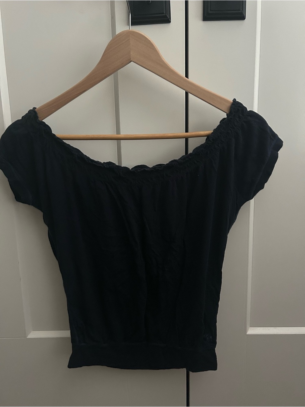 Abercrombie & Fitch Black Off-Shoulder Crop Top